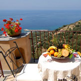 La terrazza dell'Hotel Marulivo di Pisciotta [ clicca per ingrandire ]