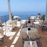 La terrazza dell'Hotel Marulivo di Pisciotta  [ clicca per ingrandire ]